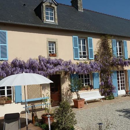 Les Volets Bleus Bed & Breakfast Saint-Martin-des-Entrées Екстериор снимка